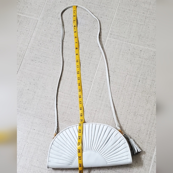 Vintage Brio! Fan Shape White Leather Convertible Bag, Fringe Tassle, EUC - Picture 15 of 15